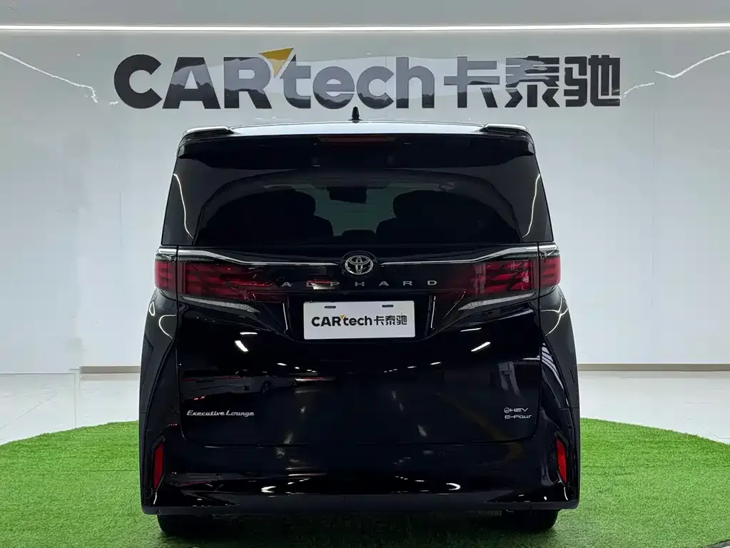 Toyota Alphard — фото 6