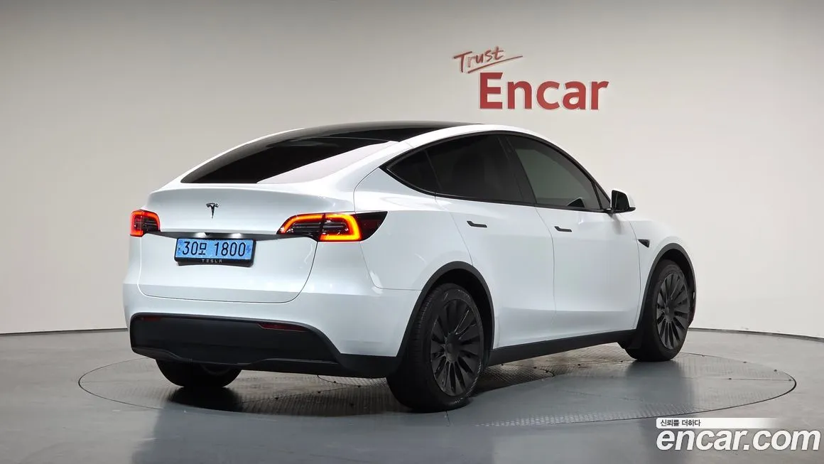 Tesla Model Y — фото 2