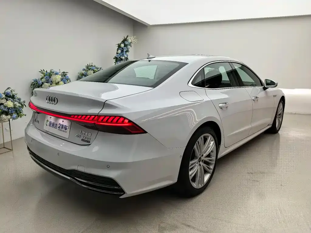 Audi A7L — фото 2