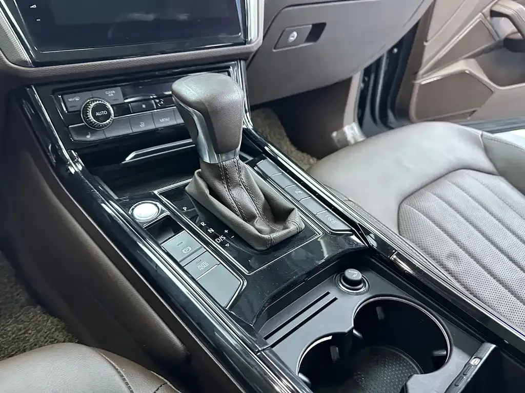 Volkswagen Phideon — фото 10