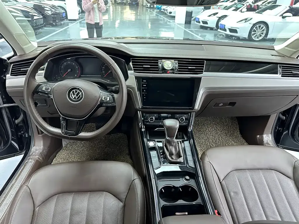 Volkswagen Phideon — фото 6