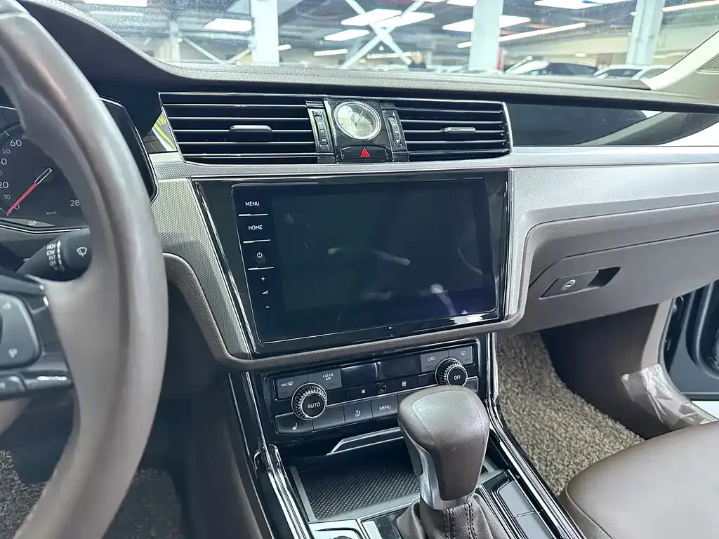 Volkswagen Phideon — фото 9