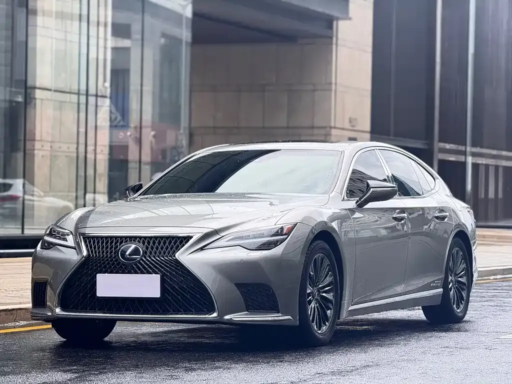 Lexus LS — фото 1