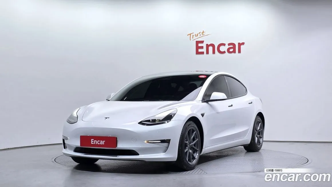 Tesla Model 3 — фото 1