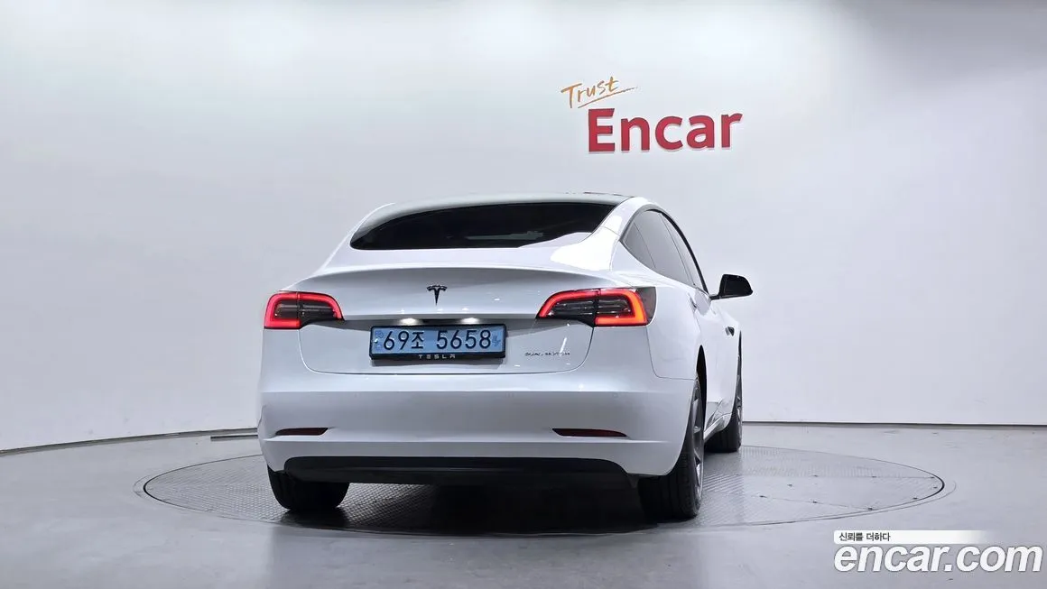 Tesla Model 3 — фото 4