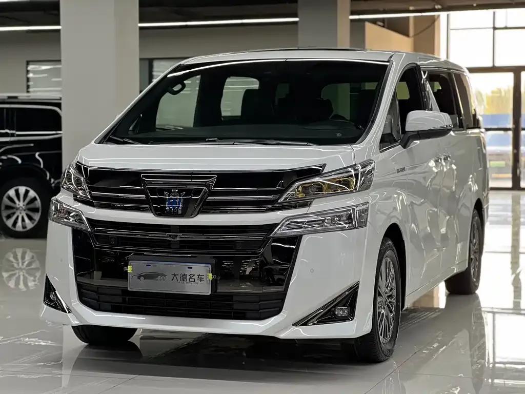 Toyota Vellfire — фото 1