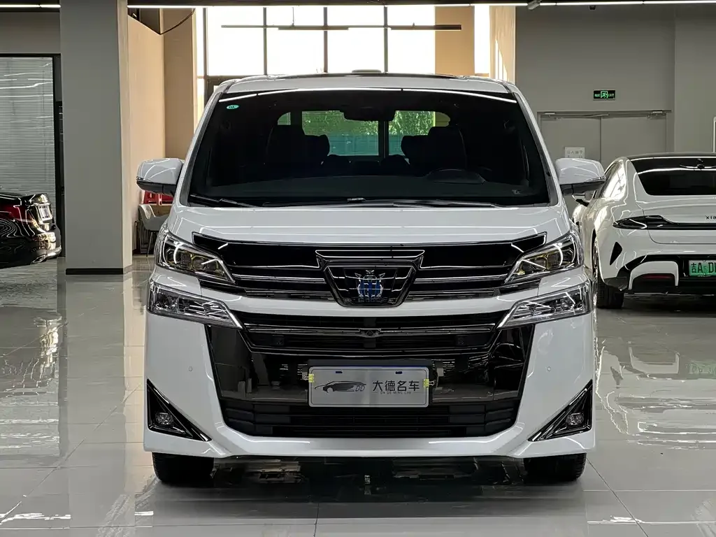 Toyota Vellfire — фото 2