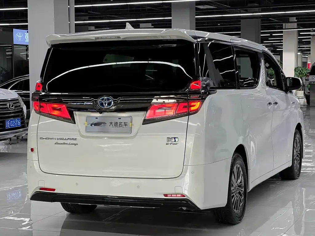 Toyota Vellfire — фото 4