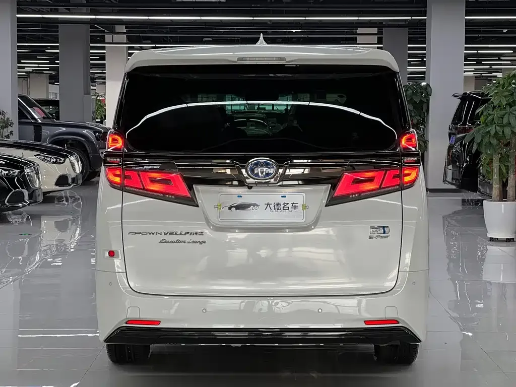 Toyota Vellfire — фото 5