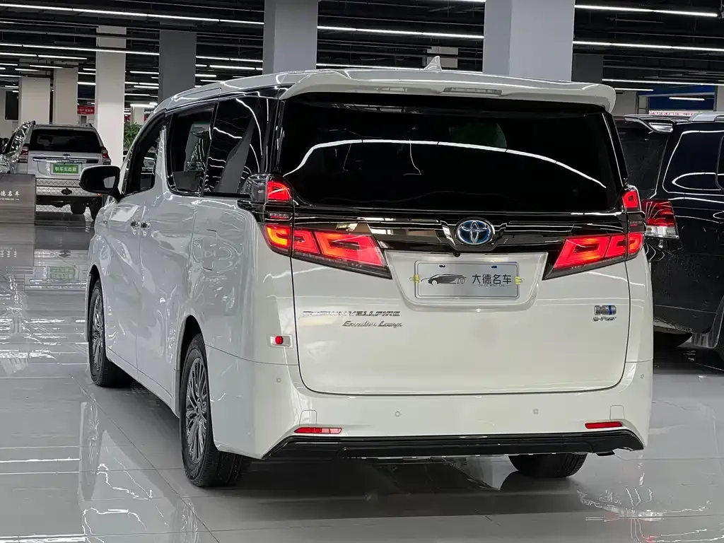 Toyota Vellfire — фото 6
