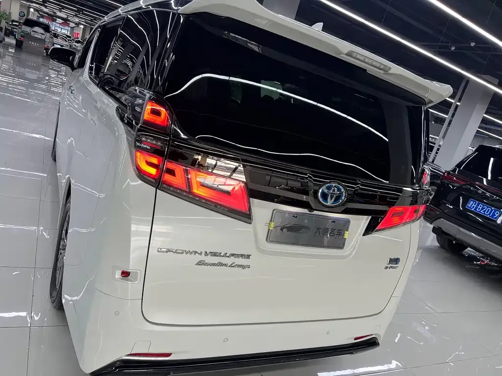 Toyota Vellfire — фото 7