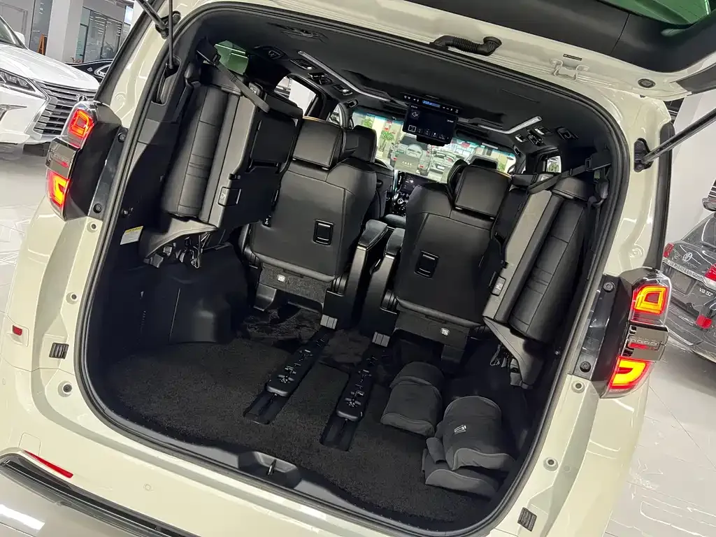 Toyota Vellfire — фото 8