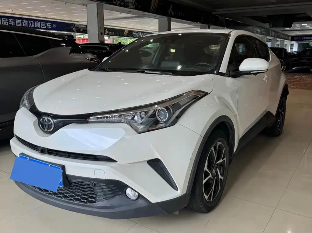 Toyota C-HR — фото 1