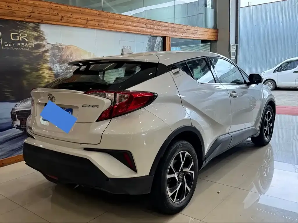 Toyota C-HR — фото 2
