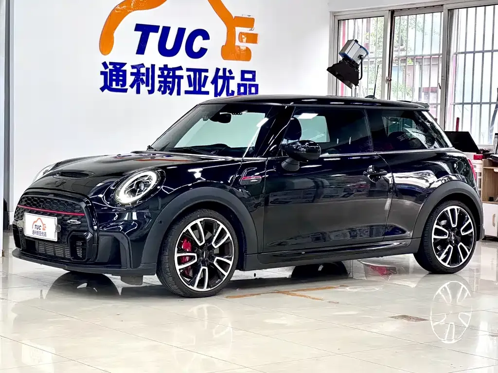 MINI JCW (John Cooper Works) — фото 1