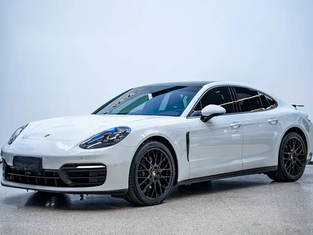 Porsche Panamera — фото 1