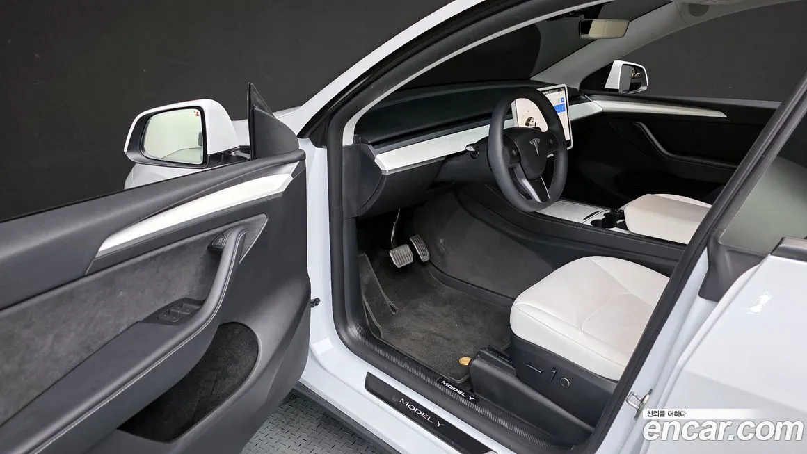 Tesla Model Y — фото 10