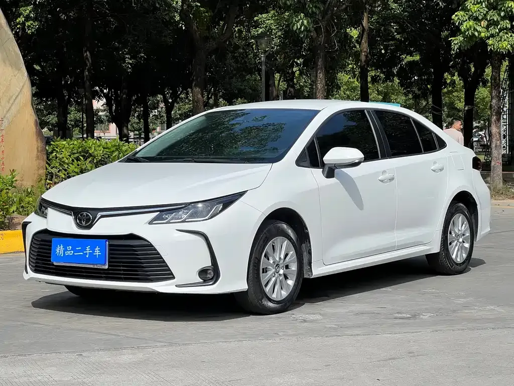 Toyota Corolla — фото 1
