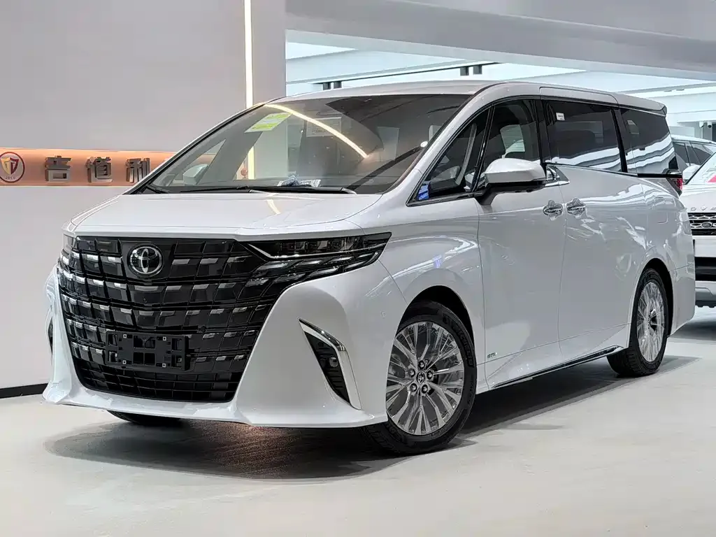 Toyota Alphard — фото 1