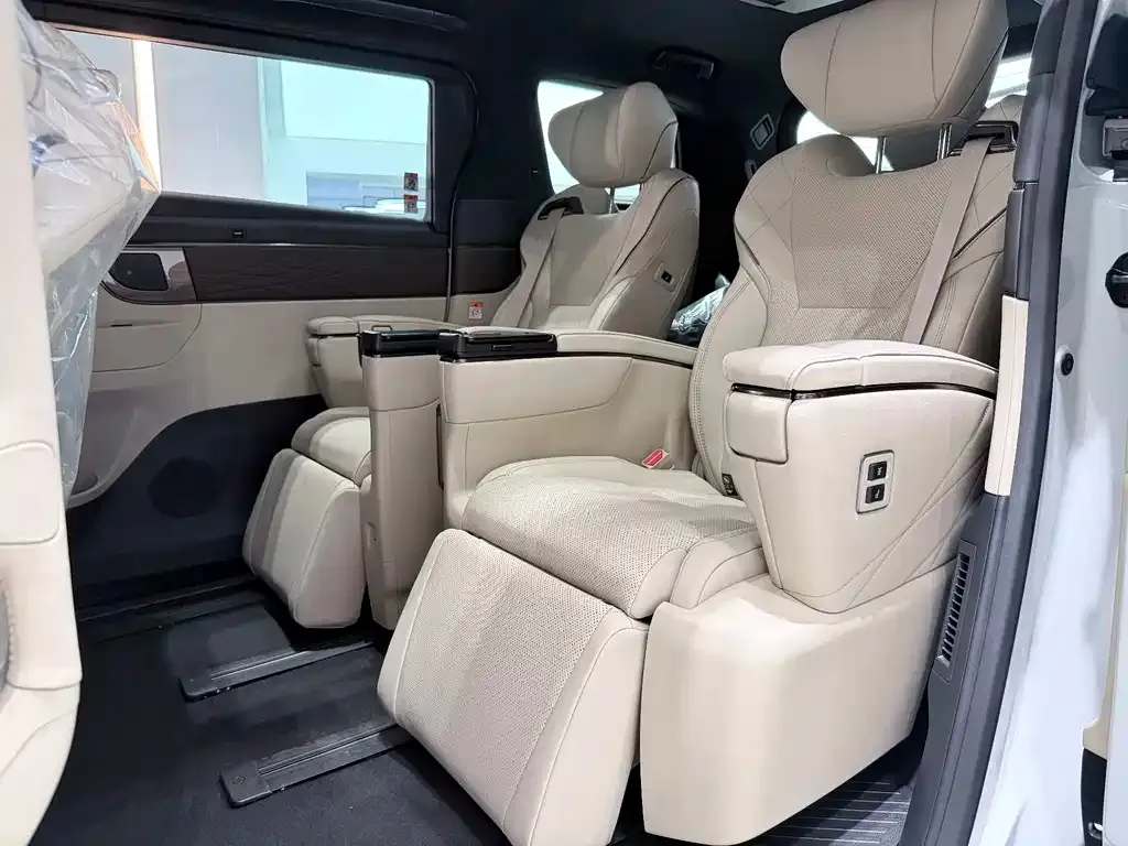 Toyota Alphard — фото 10