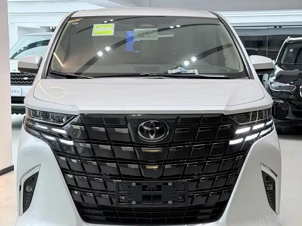 Toyota Alphard — фото 2