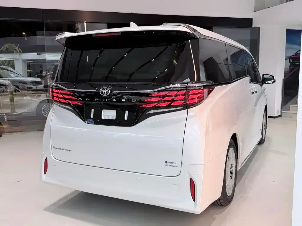 Toyota Alphard — фото 4