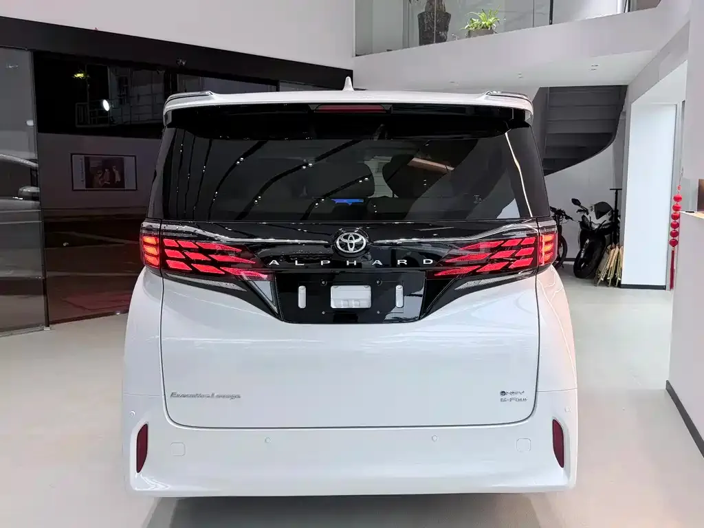 Toyota Alphard — фото 5