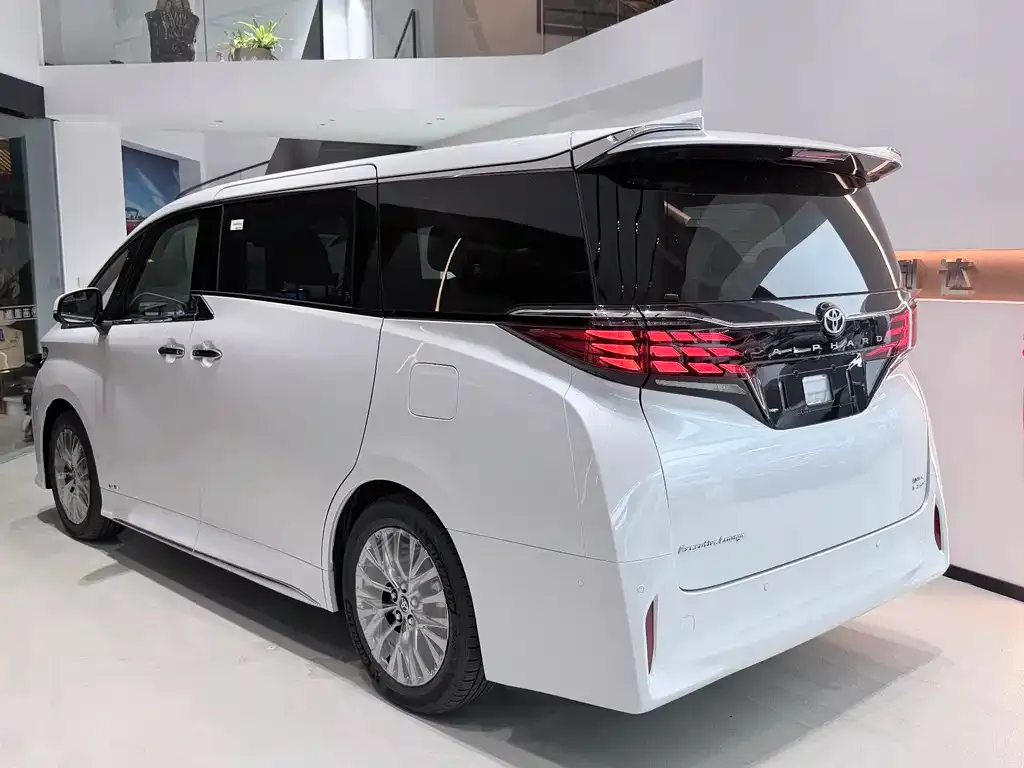 Toyota Alphard — фото 6