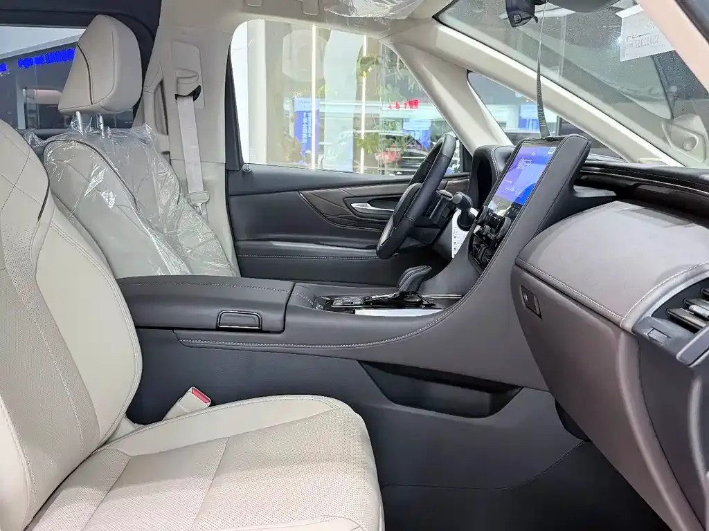 Toyota Alphard — фото 9