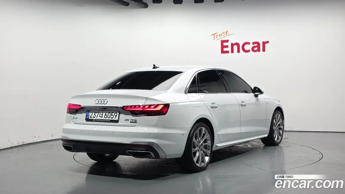 Audi A4 — фото 2