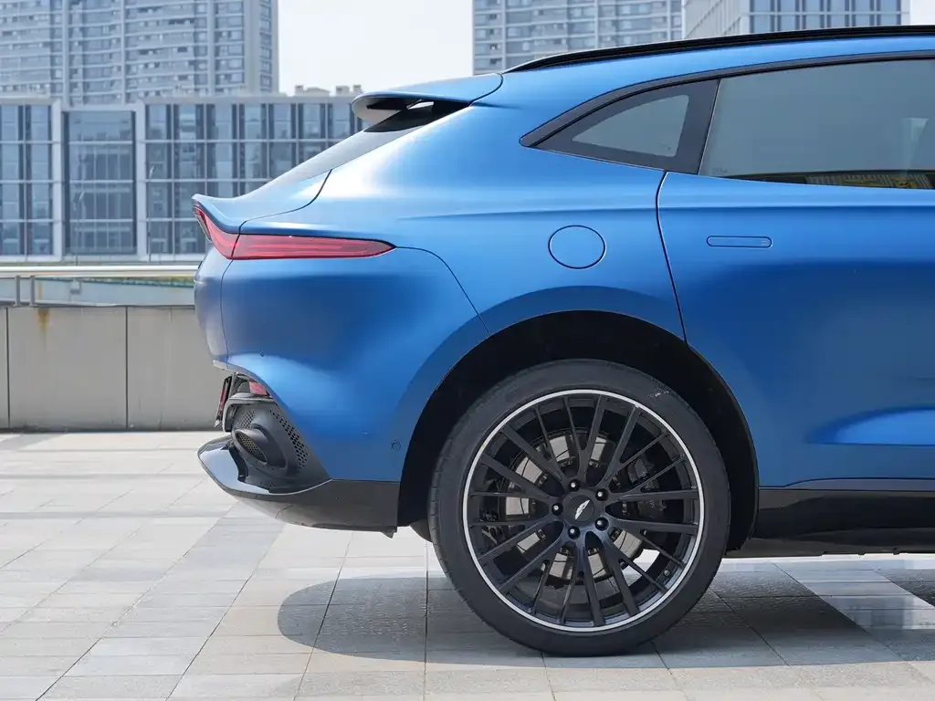 Aston Martin DBX — фото 4