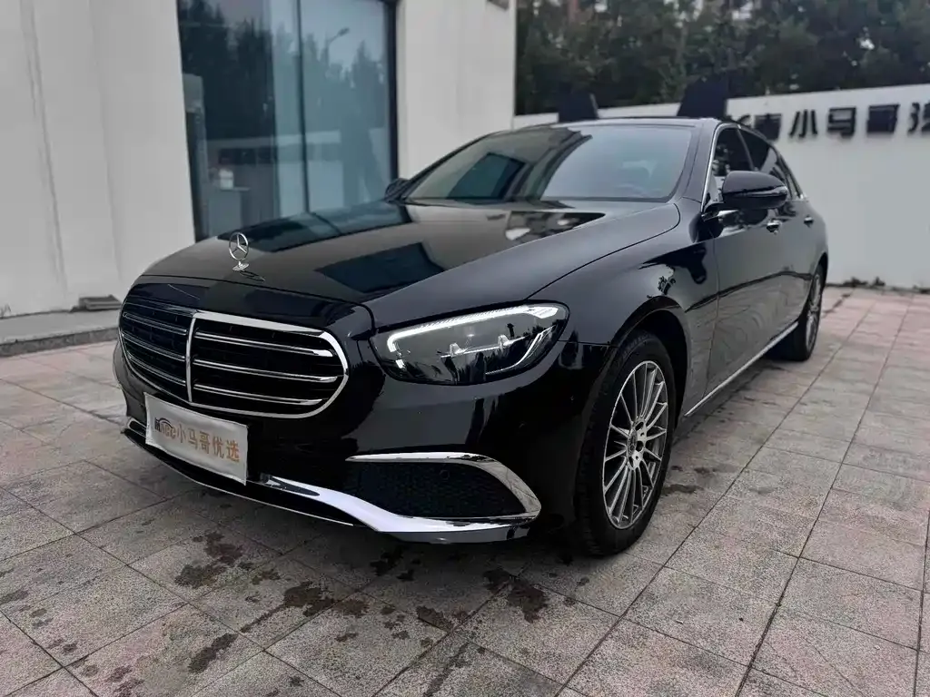 Mercedes-Benz E-Class — фото 1