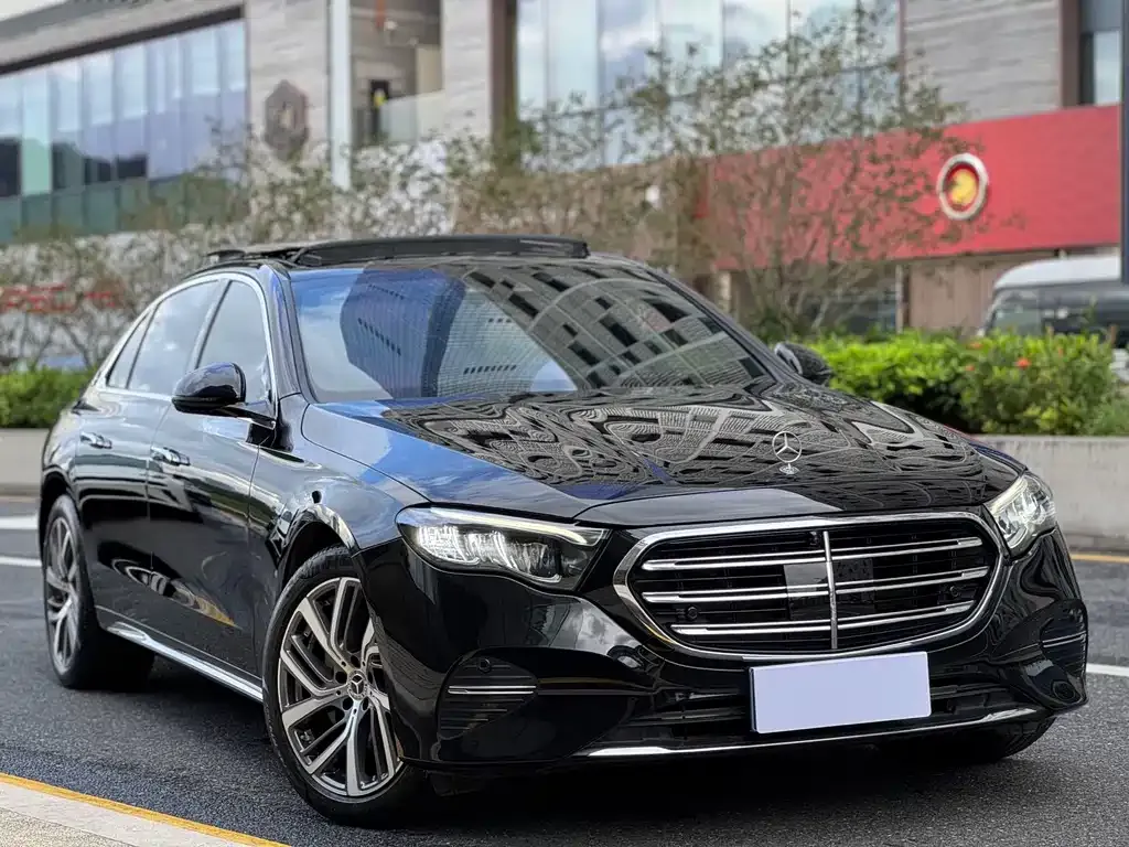 Mercedes-Benz E-Class — фото 2