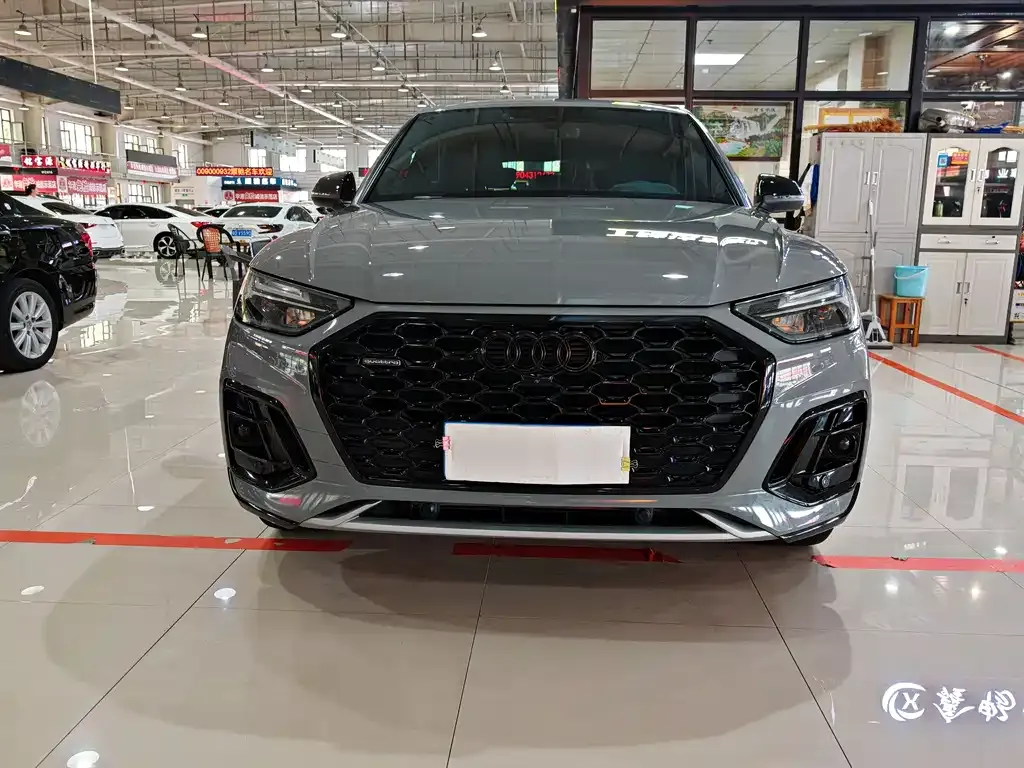 Audi Q5L Sportback — фото 1