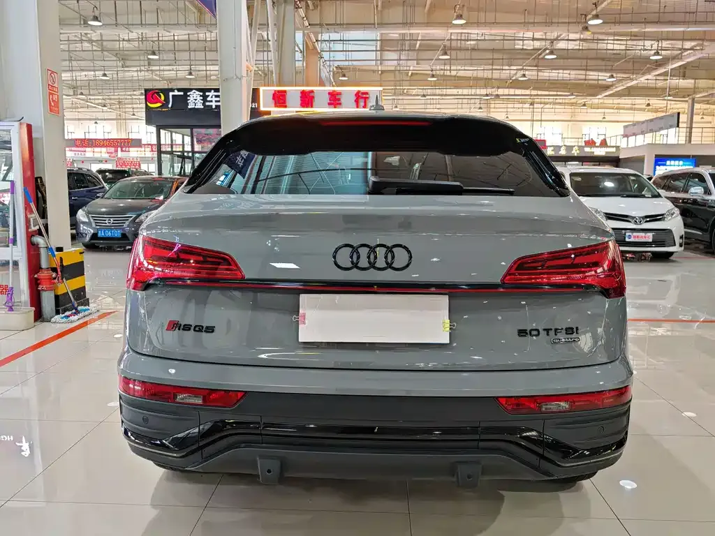 Audi Q5L Sportback — фото 10