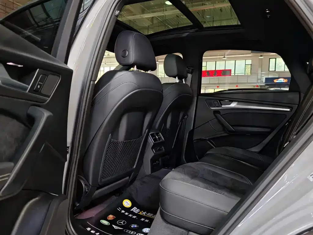 Audi Q5L Sportback — фото 5