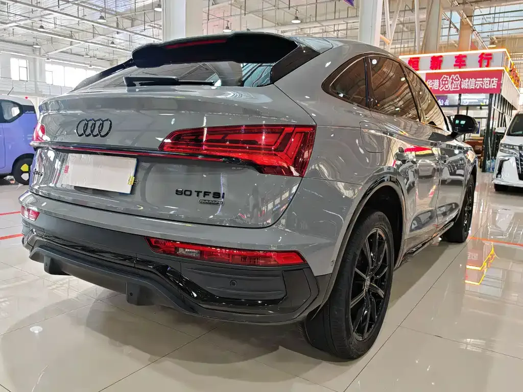 Audi Q5L Sportback — фото 9