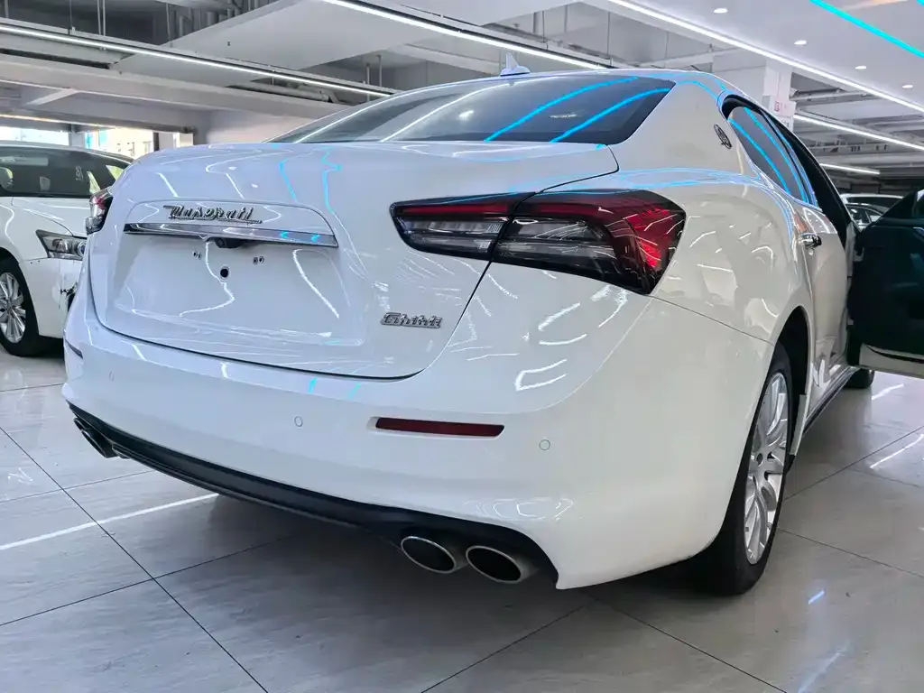 Maserati Ghibli — фото 10