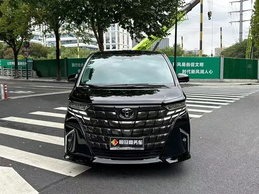 Toyota Alphard — фото 2