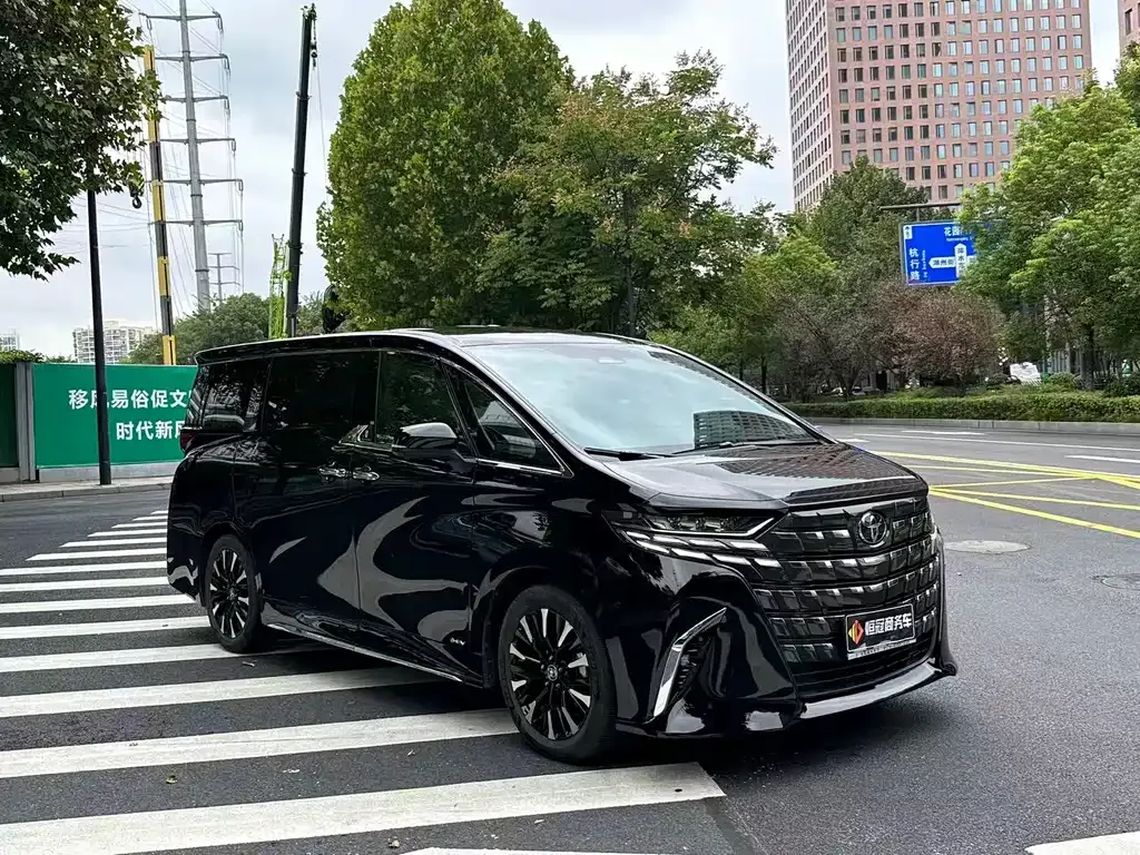Toyota Alphard — фото 3