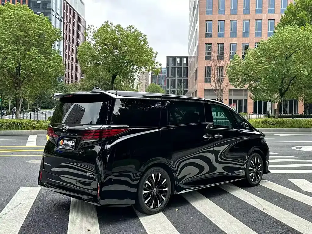 Toyota Alphard — фото 7