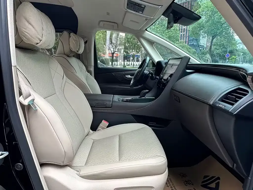 Toyota Alphard — фото 8