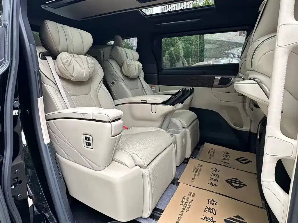 Toyota Alphard — фото 9