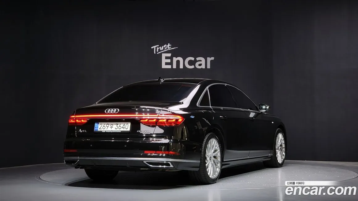 Audi A8 — фото 2