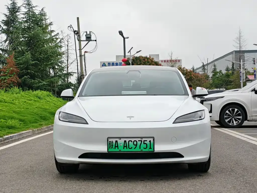Tesla Model 3 — фото 2
