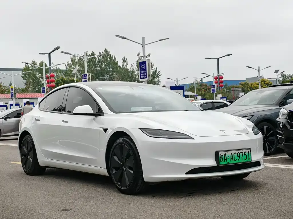 Tesla Model 3 — фото 3