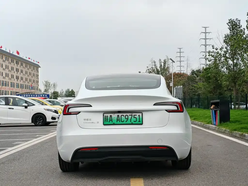 Tesla Model 3 — фото 5