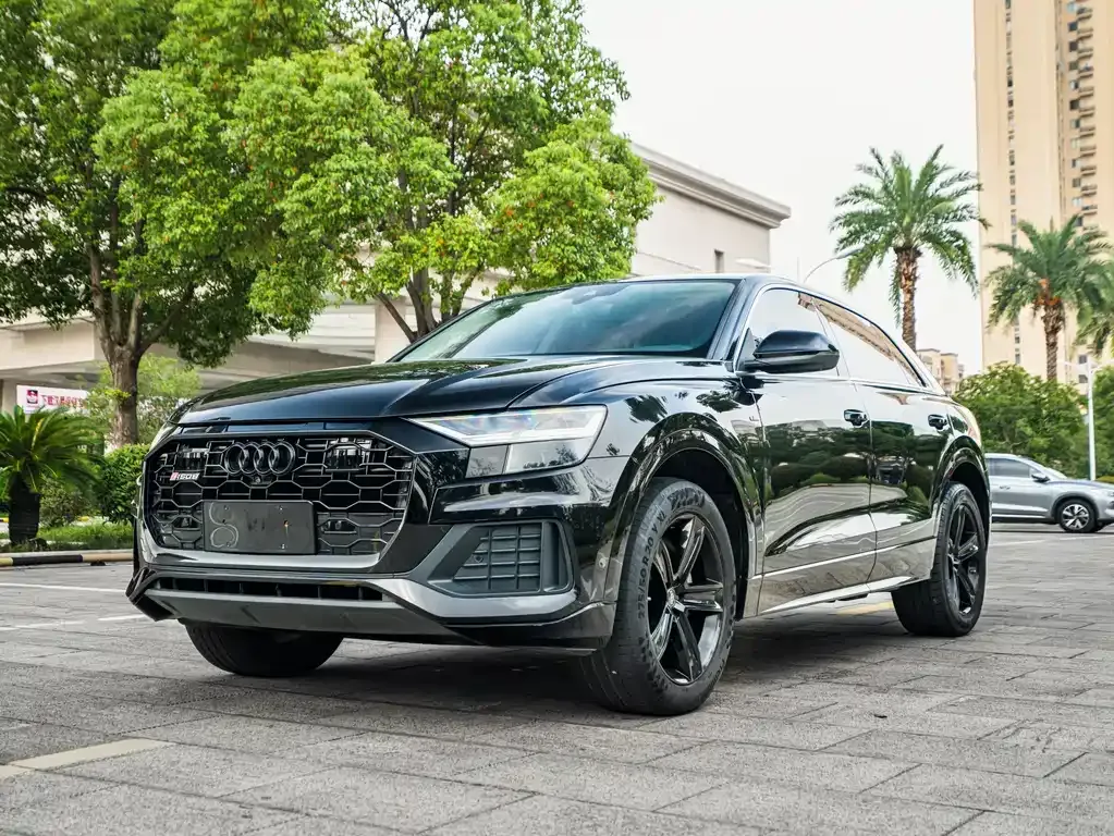 Audi Q8 — фото 1