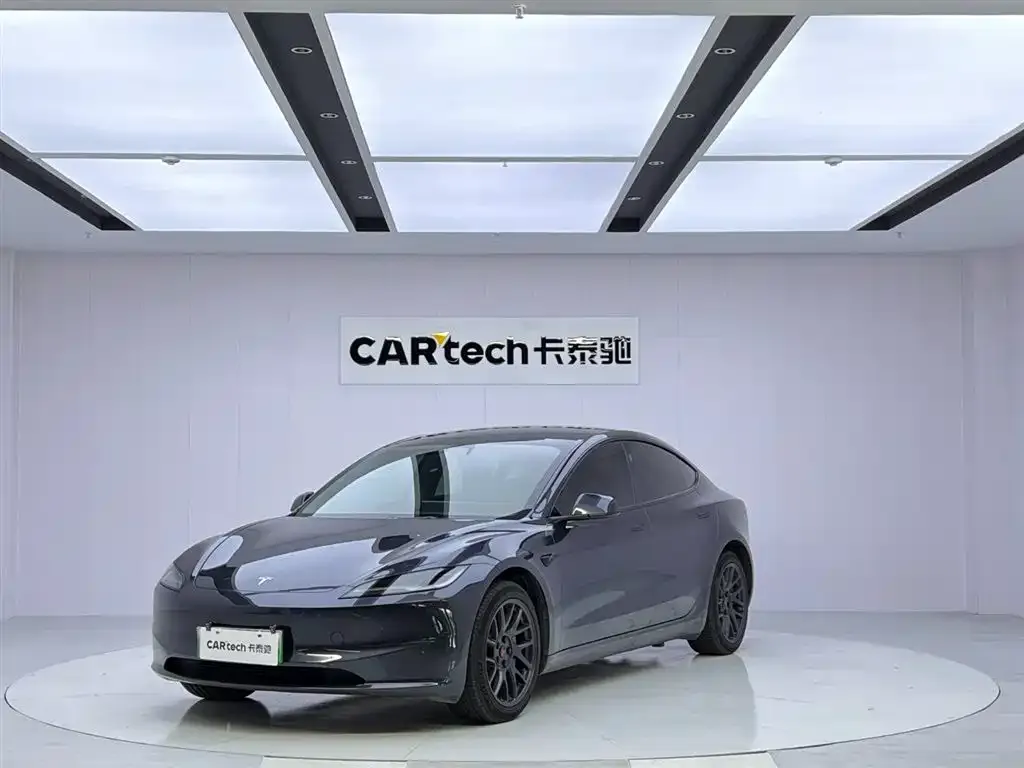 Tesla Model 3 — фото 1