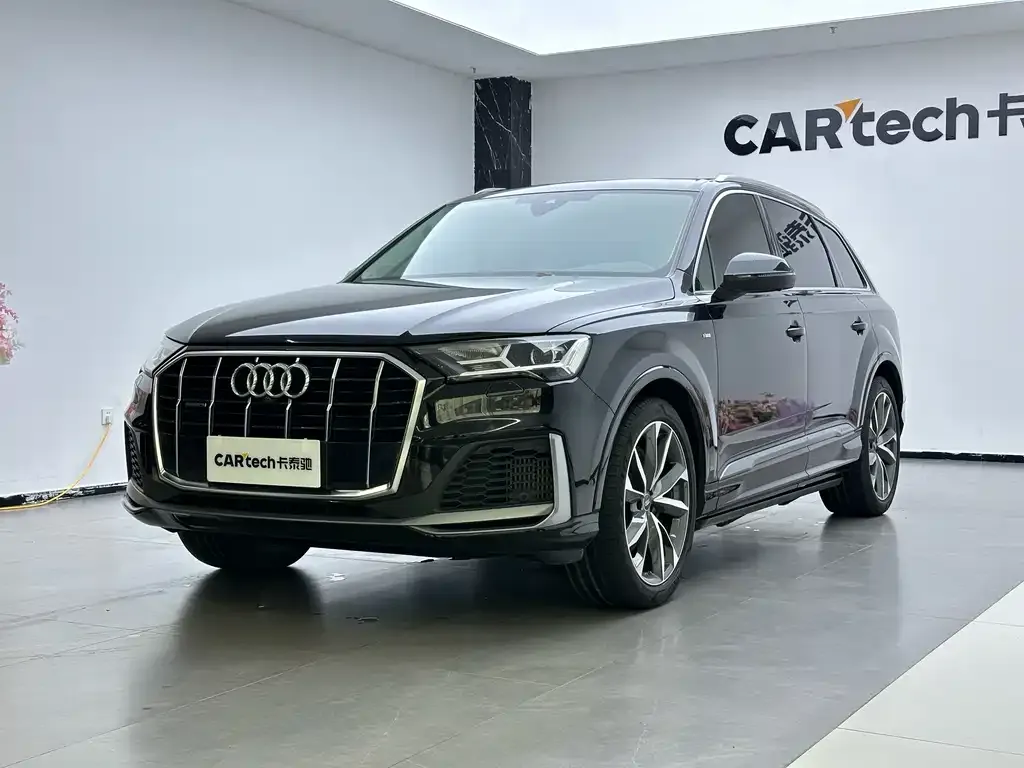 Audi Q7 — фото 1